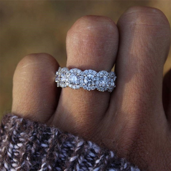 **AOIFE* Silver x Rhinestone Fashion Ring Size 9 - Picture 1 of 7